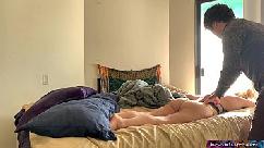 Madrasta fica excitada quando seu enteado a esfrega