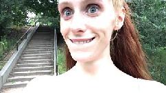 Enchendo a cueca enquanto se masturba