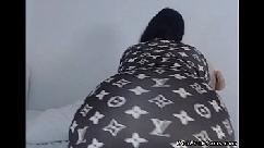 Bbw peitos enormes gata chupando vibrador na cam