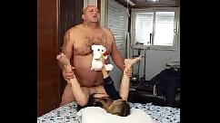 Novinha ganhou presentes do coroa