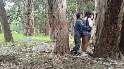 Velho camponês fode jovem universitária no campo