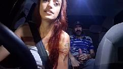 Casada e motorista de aplicativo pega passageiro se masturbando por trás