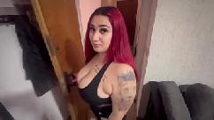 Minha vizinha vem buscar açúcar e o que eu dou a ela são jatos de sêmen