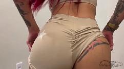 Goza na minha buceta amor milf da bunda enorme rebolando cheia de tesão de shortinho atolado na bunda