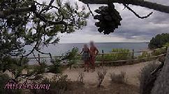 Dick flash - eu tiro meu pau na frente de uma garota francesa no caminho da praia e ela me ajuda a gozar na boca pego