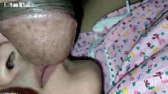 A mãe estava descansando e o enteado veio transar com ela