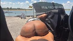 Puta safada cavalgando um bumbum grande