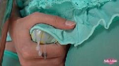 AtenÇÃo este pervertido penetra garotas no ônibus por trás