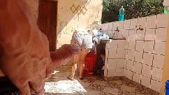 Peguei minha enteada lavando roupa de shortinho fiquei com tesão e gostei da bucetinha super gostosa dela