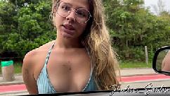 Essa branquinha foi fodida atÉ o talo na carona que aceitou atÉ a praia cavalgou e ganhou leite quente na bucetinha