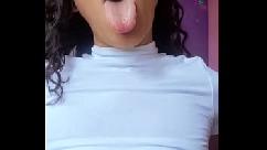 Morena brasileira gostosa de peitos naturais indo pra você gozar pra ela - espuletinha