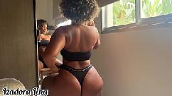 Meu meio irmão não pode me ver fazendo vídeo pro meu namorado e fode minha buceta