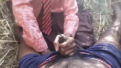 Garota da escola da aldeia indiana desi é fodida e levada para a selva