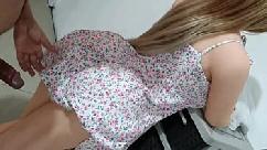 Vizinha gostosa e sedutora ansiosa para sentir seu ânus dilatar amor no escuro primeira vez sexo anal hardcore e gozada dentro de uma milf de bumbum grande (18 anos)