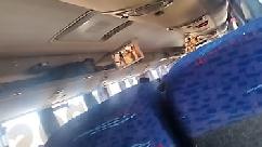 Me masturbo um seguidor e acabo transando com ele no meio do caminho deixando minha vagina cheia de leite