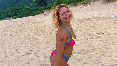 Sexo na praia - levei a loira pro meio das pedras e comi ela com o pau cheio de areia