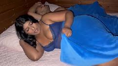 Padrasto acidentalmente confunde sua enteada com sua esposa deixando sua buceta aberta e cheia de muita gozada interna